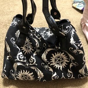 Supernatural Top notch designs dippity bag